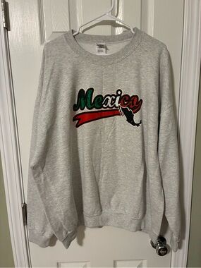 Gildan Gray Crewneck Sweatshirt with Mexico Graphic in Green and Red